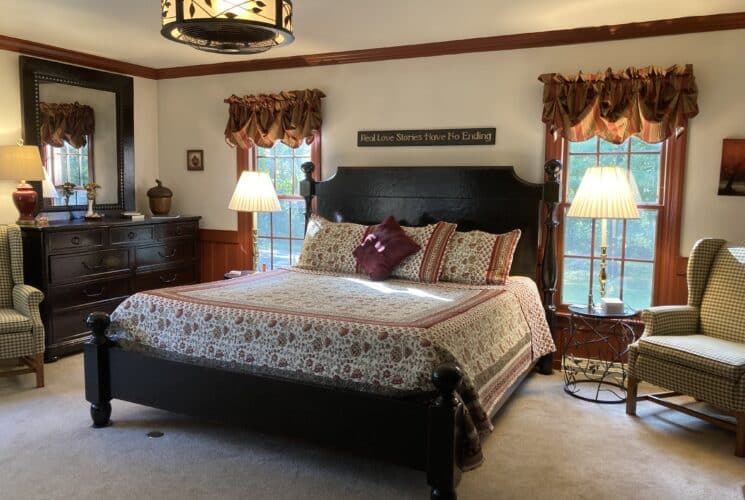 King size bed in Oak room